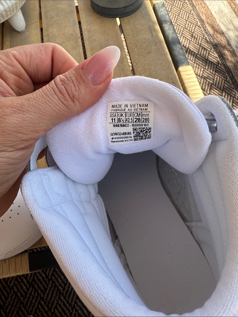 Women’s classic white Reebok sneakers - Picture 5 of 9